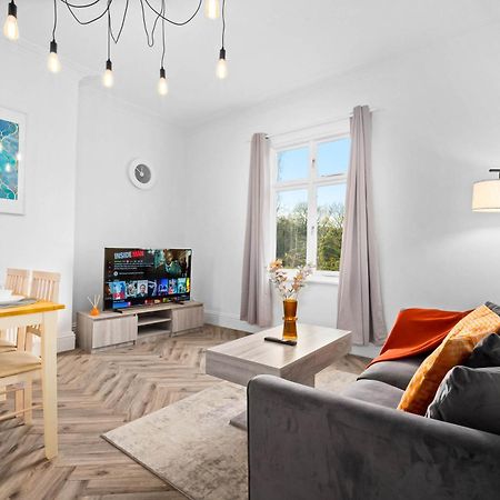 Luxury Apartment - Wolverhampton - Netflix - Smart Tv - Fast Wifi - 7Apc Exterior photo