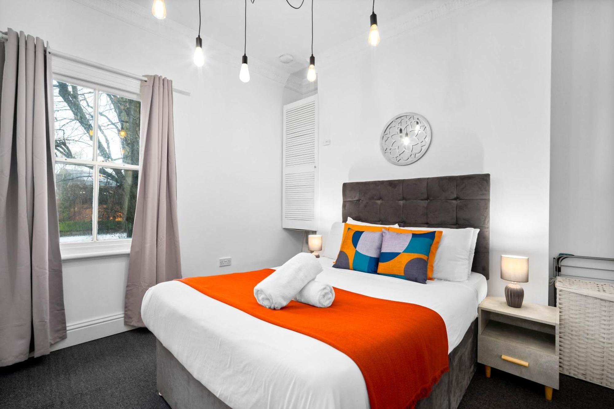 Luxury Apartment - Wolverhampton - Netflix - Smart Tv - Fast Wifi - 7Apc Exterior photo