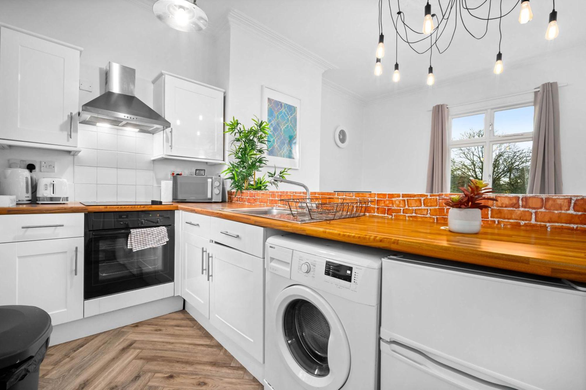 Luxury Apartment - Wolverhampton - Netflix - Smart Tv - Fast Wifi - 7Apc Exterior photo