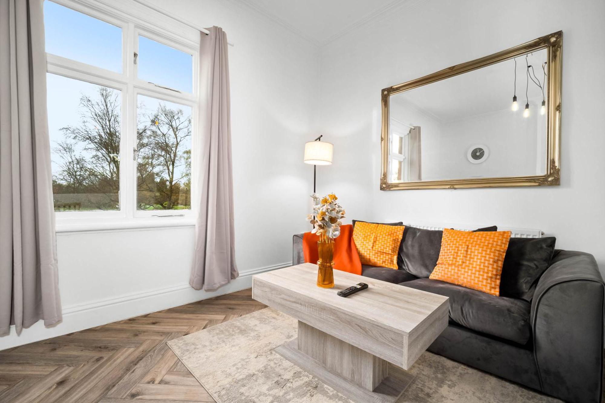 Luxury Apartment - Wolverhampton - Netflix - Smart Tv - Fast Wifi - 7Apc Exterior photo