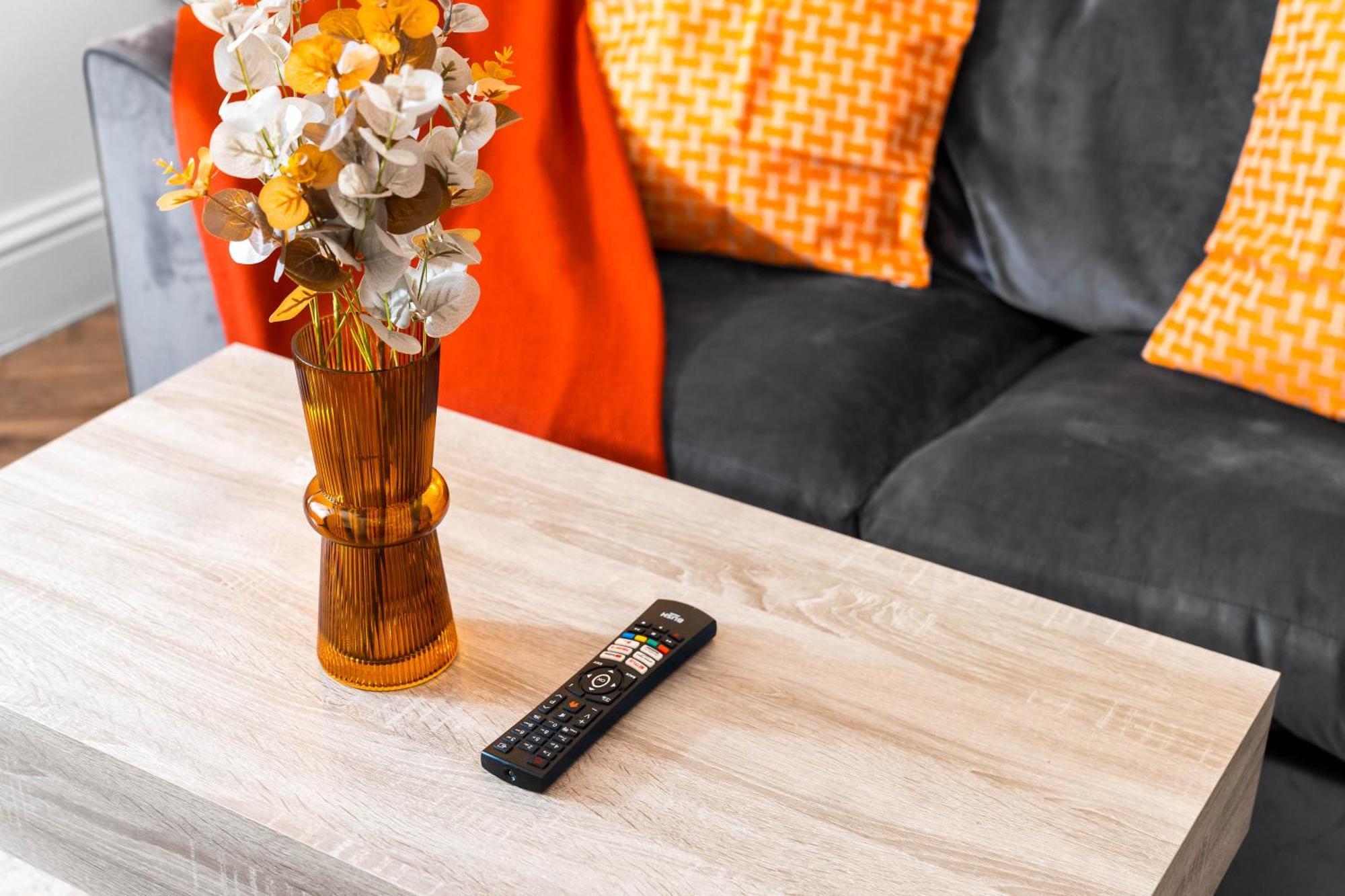 Luxury Apartment - Wolverhampton - Netflix - Smart Tv - Fast Wifi - 7Apc Exterior photo